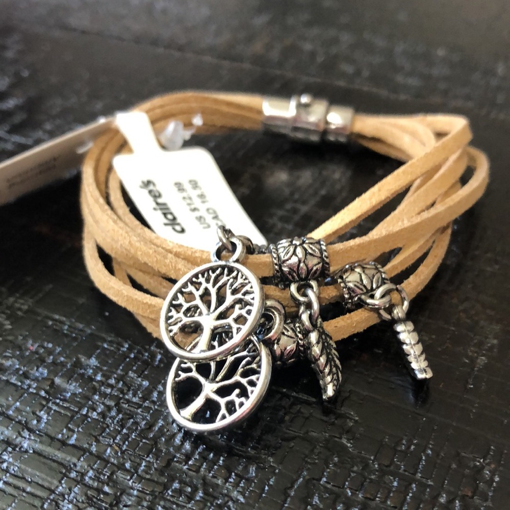 NWT Claire’s Magnetic Charm Bracelet! Trendy!